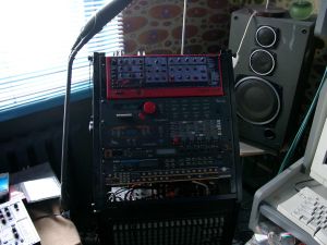 синтезатор из рабочей студии гения отчественного электронного муз синтза Юрия Орлова (экс-Николай Коперник)