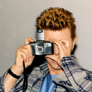Боуи с фотоаппаратом
